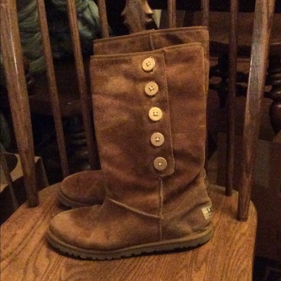 UGG 5 button boots - Picture 1 of 6